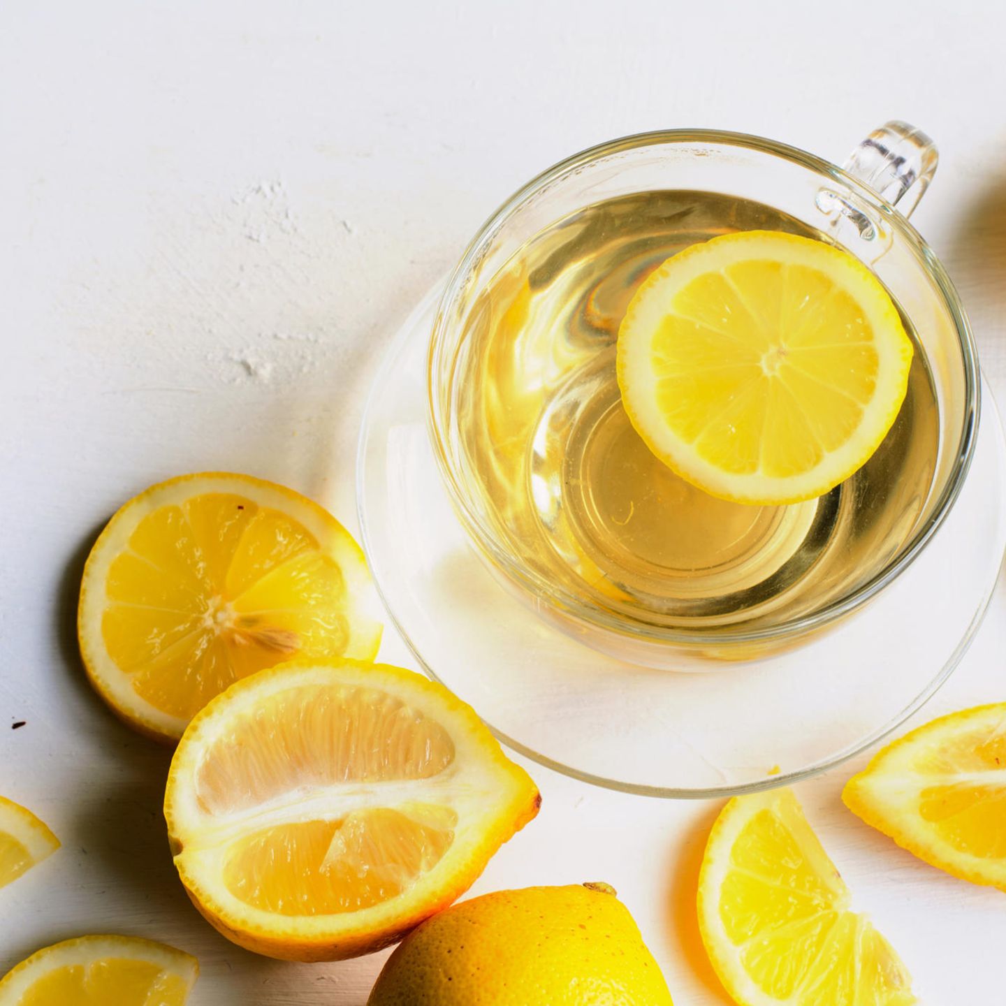 Gesund leben: Wasser mit Zitronen