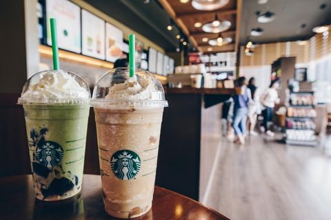 Starbucks schafft Plastikstrohhalme ab - und blamiert sich mit der Alternative komplett