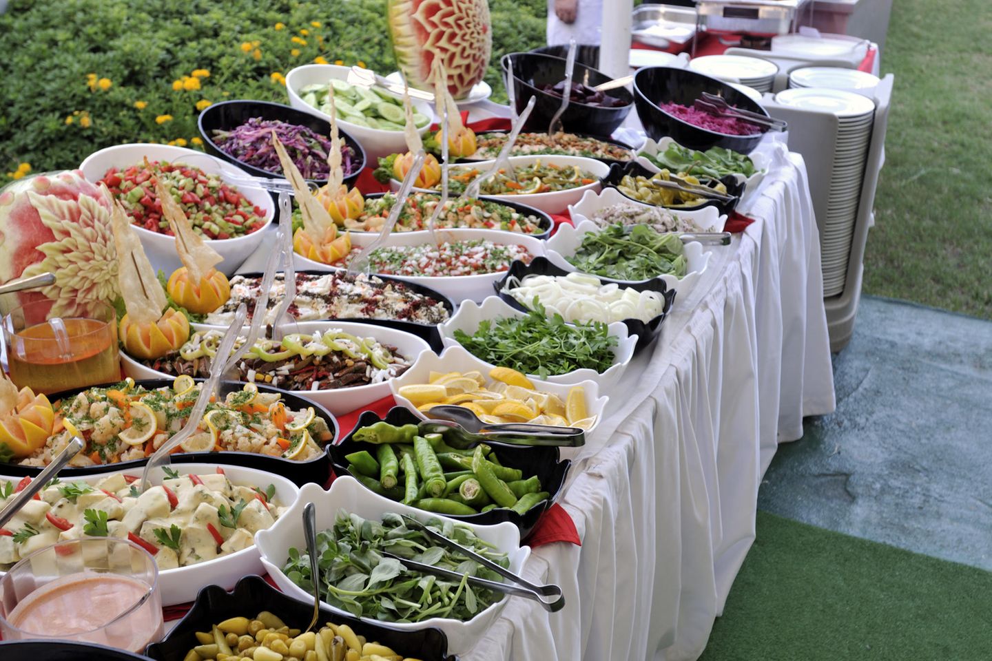 Salatbuffet: Salate auf einem Tisch