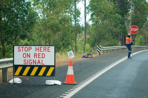 Neuseeland: "Linemen"- werden zu "Line Crew"-Schildern: Symbolbild mit Stoppschild