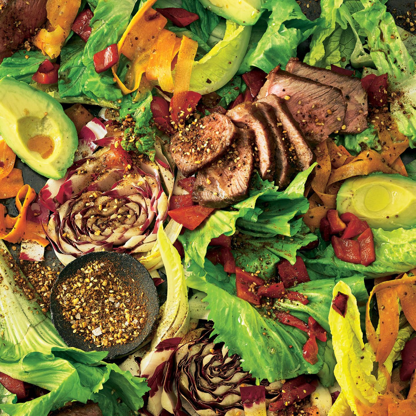 Bunter Salat mit Steak und Dukkah