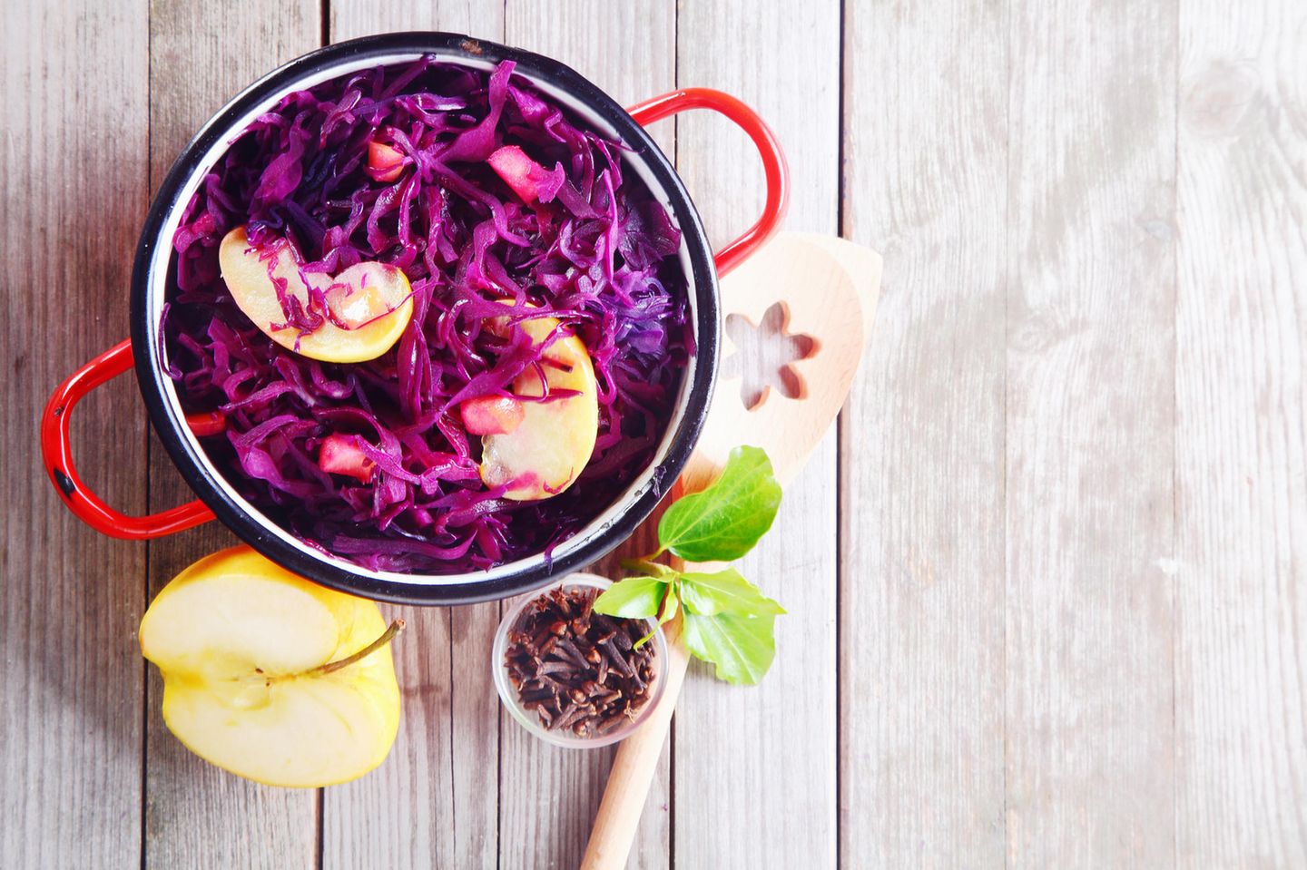 Rotkohl kochen: Schritt-für-Schritt-Anleitung | BRIGITTE.de