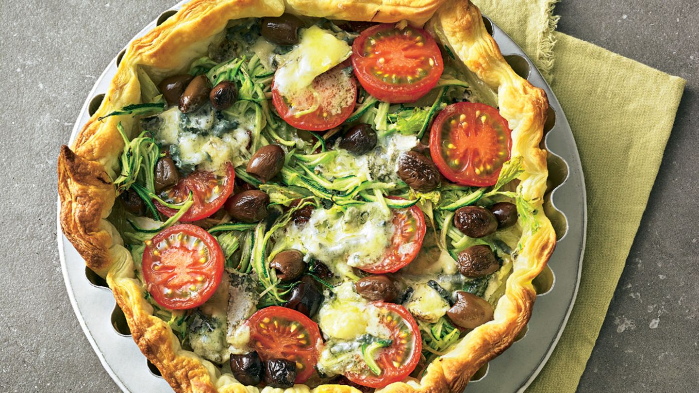 Gemüsetarte mit Tomaten und Oliven | BRIGITTE.de