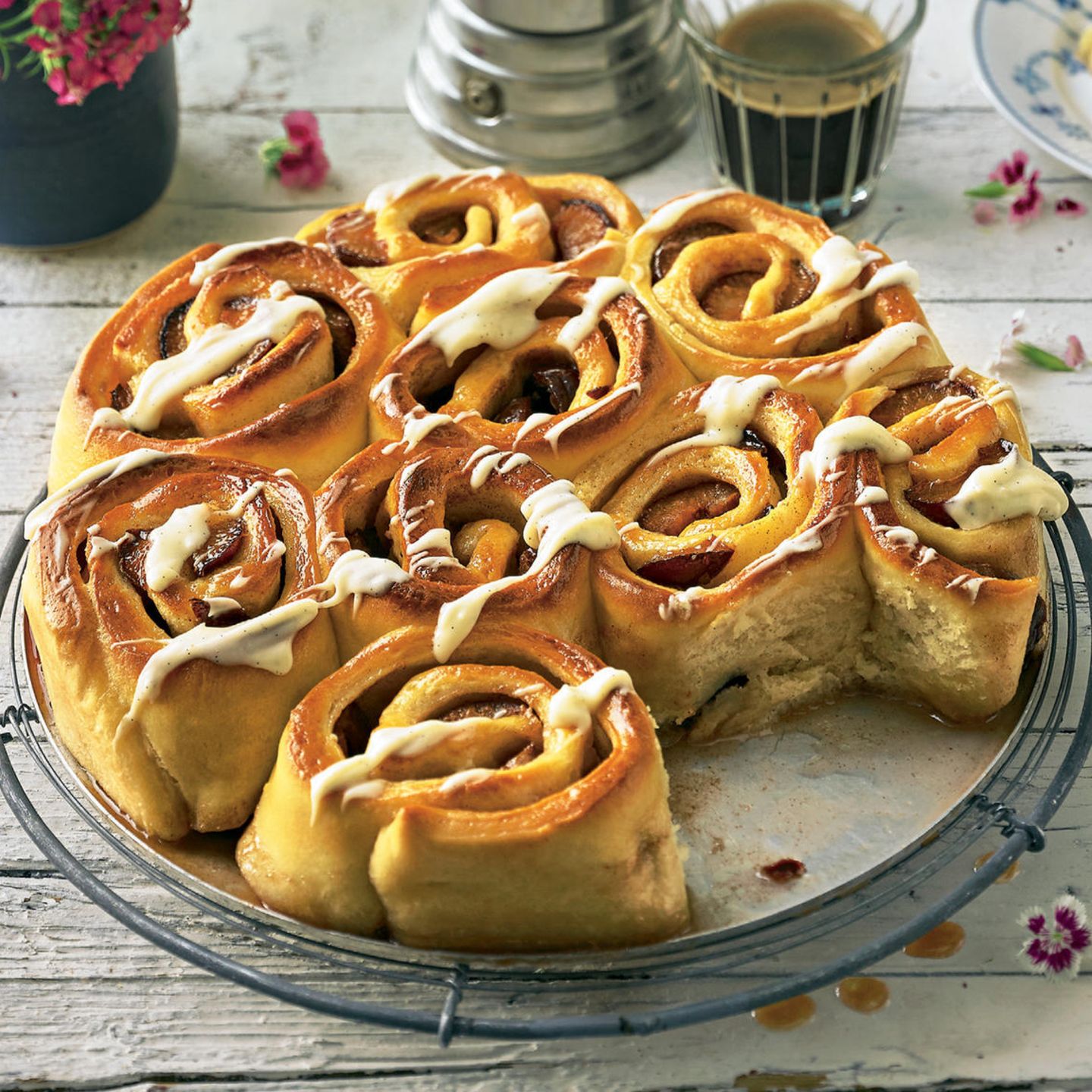 Hefe-Pflaumen-Schnecken mit Vanillecreme