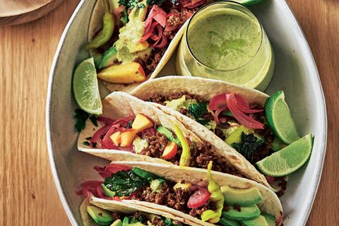 Tacos mit Hack, Avocado und Erbsencreme