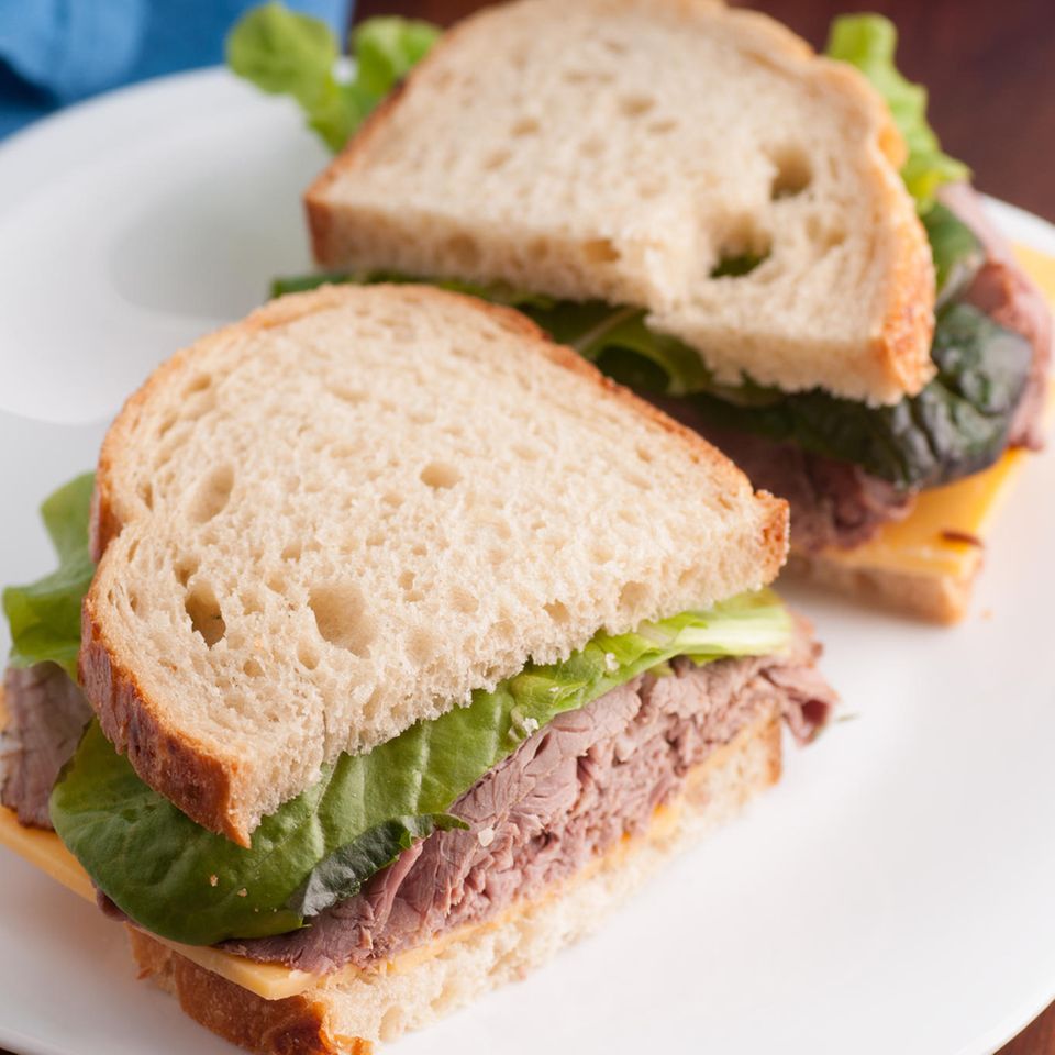 Roggen-Sandwich mit Corned Beef
