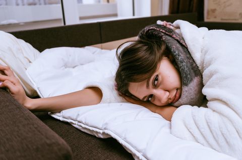 Ständig erkältet: Kranke Frau im Bett