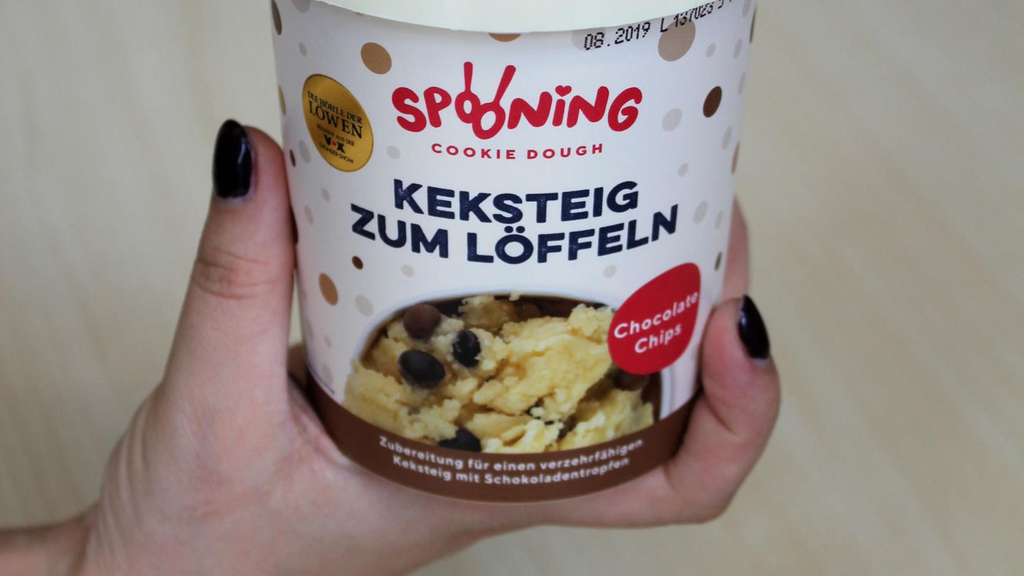 Spannende Cookie Dough Spooning Ebenbild