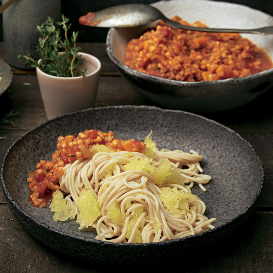 Kürbis-Spaghetti mit Linsen-Bolognese