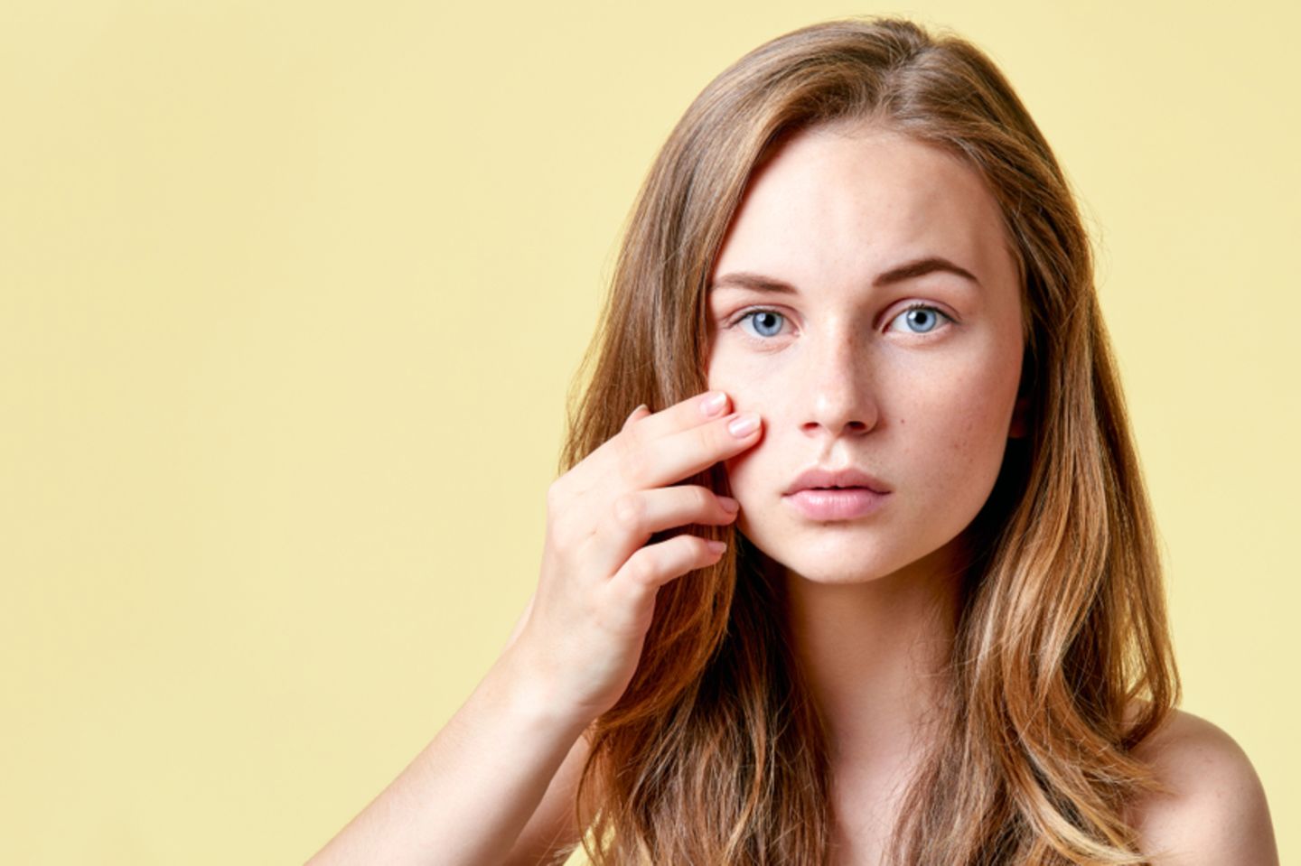 Neurodermitis im Gesicht - diese Pflege lindert Rötungen und Juckreiz