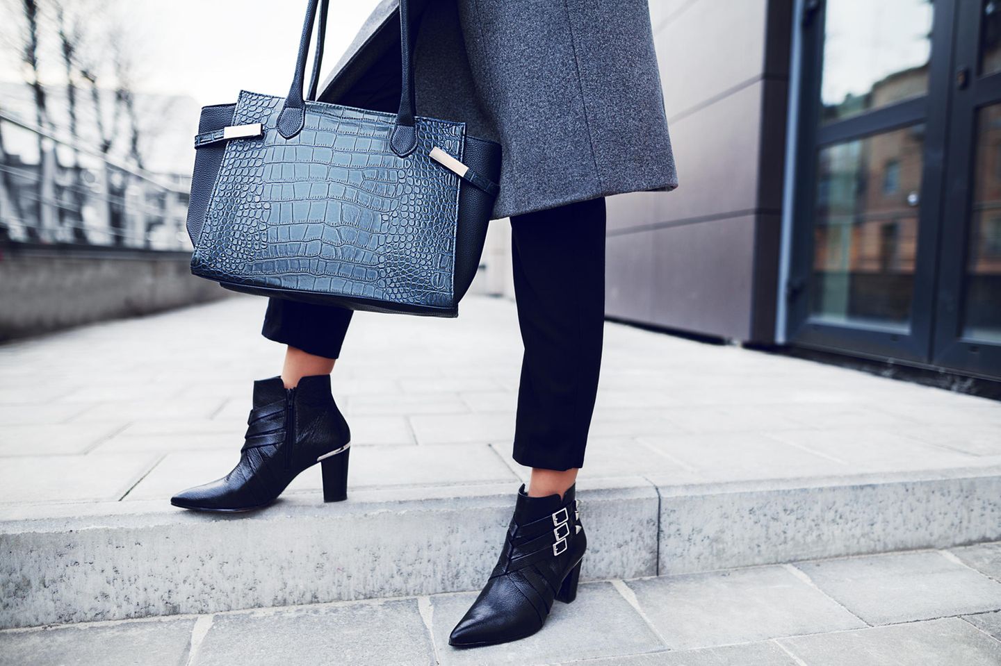 Waden kaschieren: Frau mit Ankle Boots