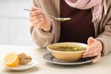 Gesundheitsmythen: Hilft Hühnerbrühe gegen Erkältungen?