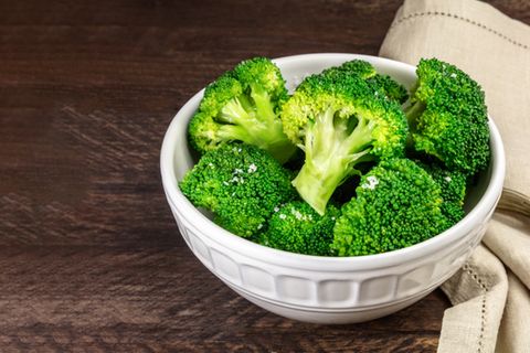 Brokkoli kochen: Brokkoli in der Schale