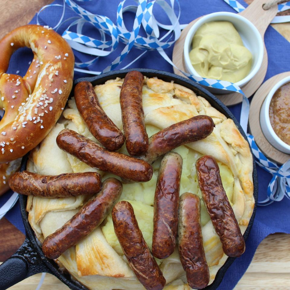 Bayerischer Bratwurst-Pie mit Sauerkraut