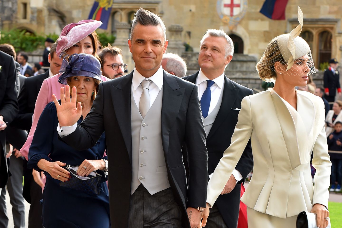 Eugenie-Hochzeit: Robbie Williams mit Ayda Fields auf dem Weg zu Eugenies Hochzeit
