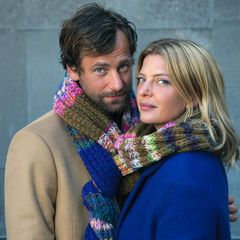 Florian Stetter und Jördis Triebel tragen den "Schal fürs Leben" 2018