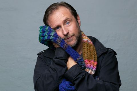 Bjarne Mädel trägt den "Schal fürs Leben"