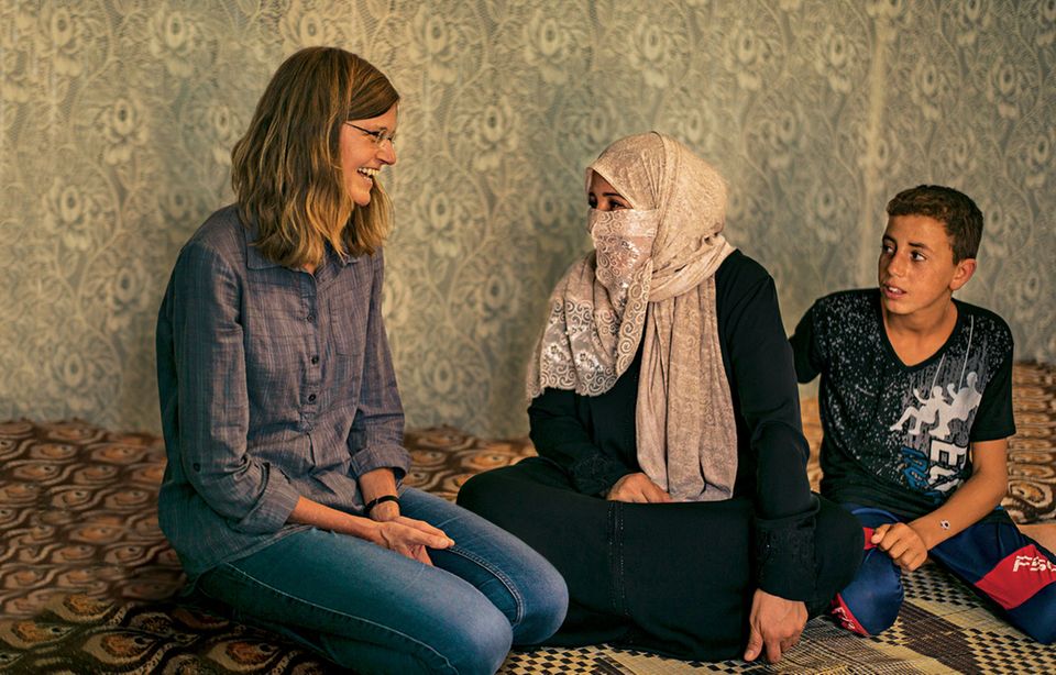 Erinnerung Rana Amin und Sohn Majid erzählten BRIGITTE-Redakteurin Meike Dinklage von den Möbeln, die sie früher besaßen