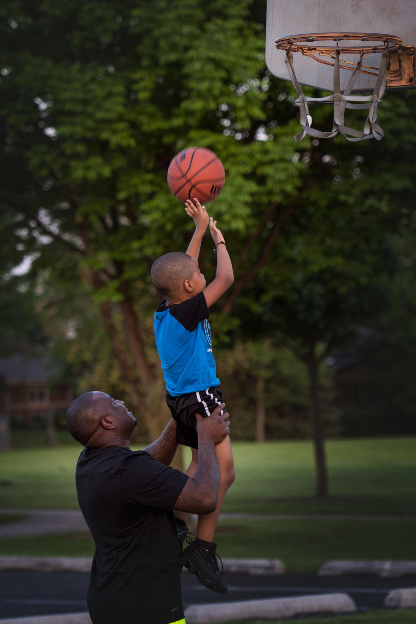 Papas in Aktion: Basketball