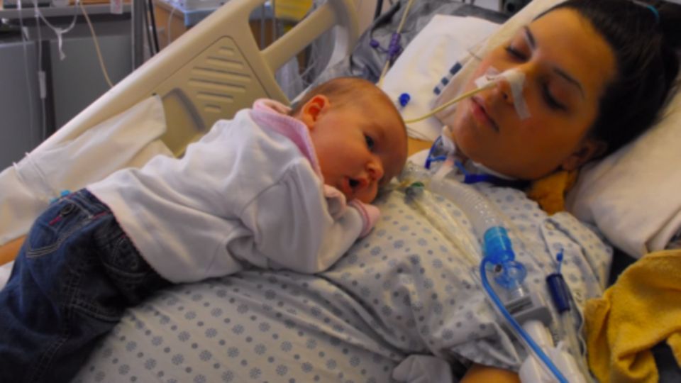 Holly Gerlach: Hier ist sie mit Baby Casey noch im Krankenhaus