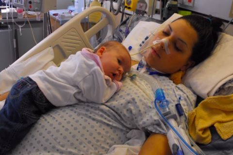 Holly Gerlach: Hier ist sie mit Baby Casey noch im Krankenhaus
