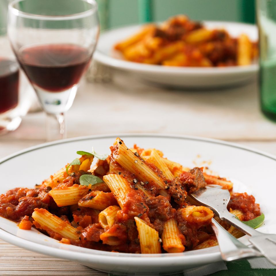Penne-Nudeln mit Wild-Bolognese