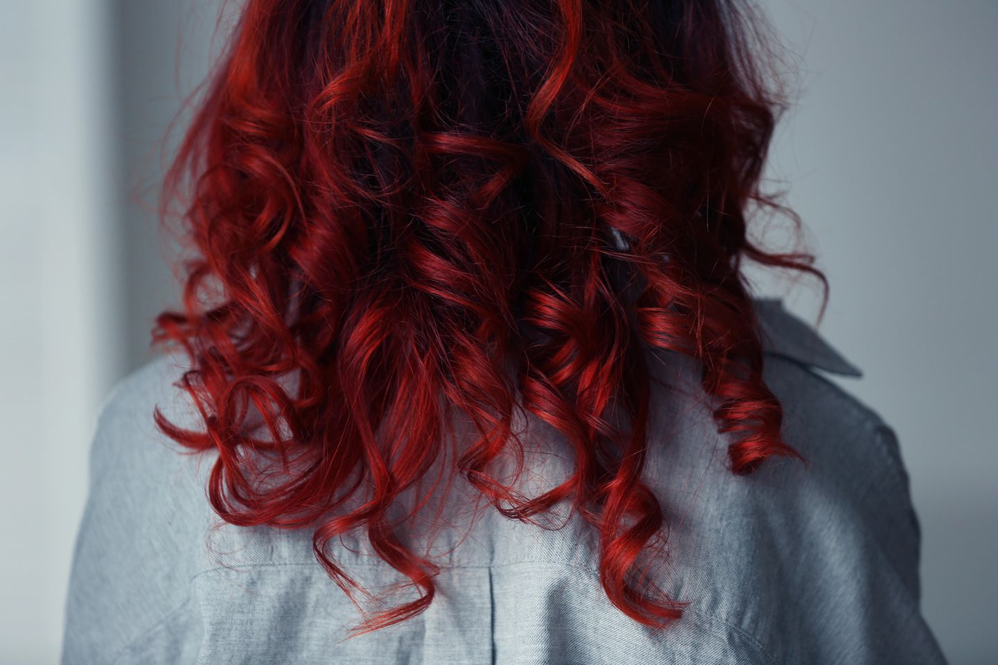 Mulled Wine Hair: Frau mit roten Haaren