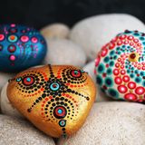 Steine bemalen: Bunt bemalte Steine