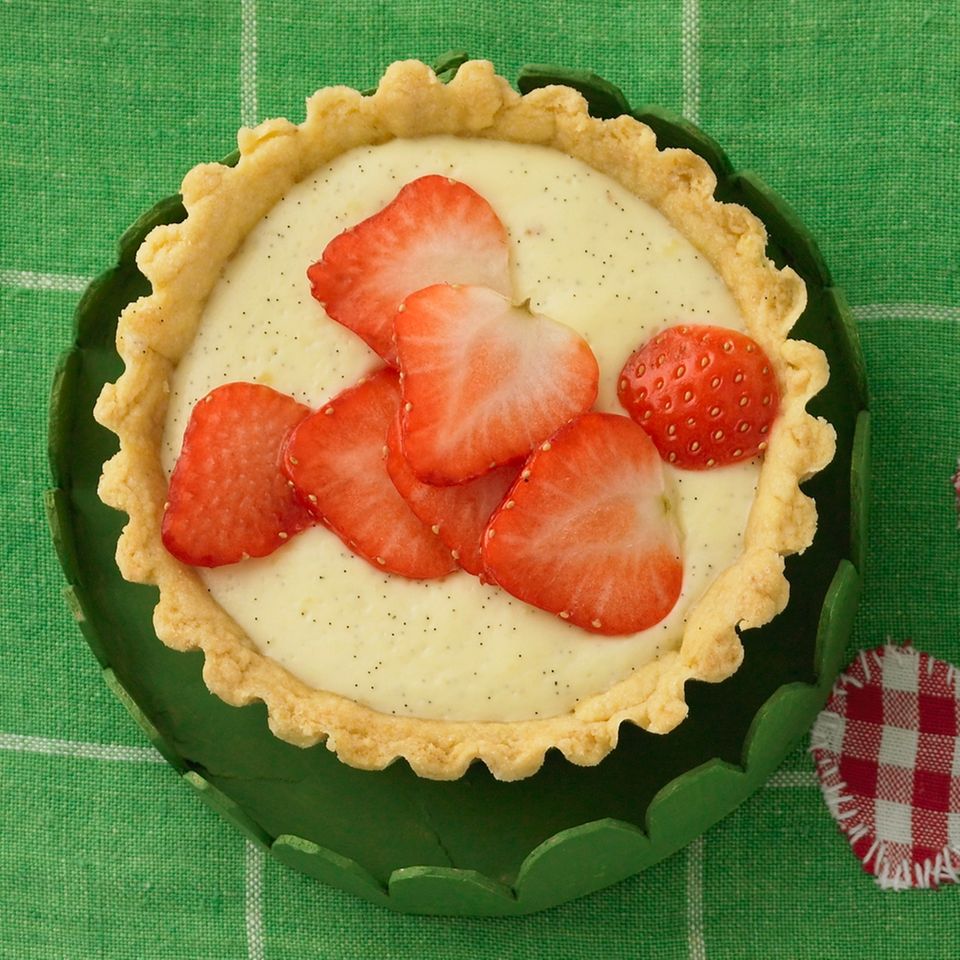 Milchcremetörtchen mit Erdbeeren