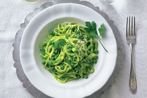 Nudelgerichte: Linguine mit Kräuter-Erbsen-Pesto