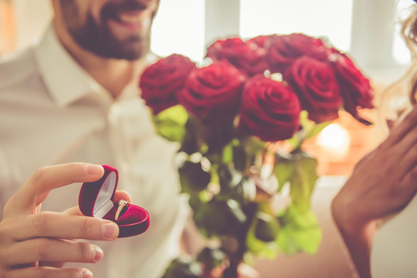 Mann macht falscher Frau einen Antrag – und heiratet sie trotzdem