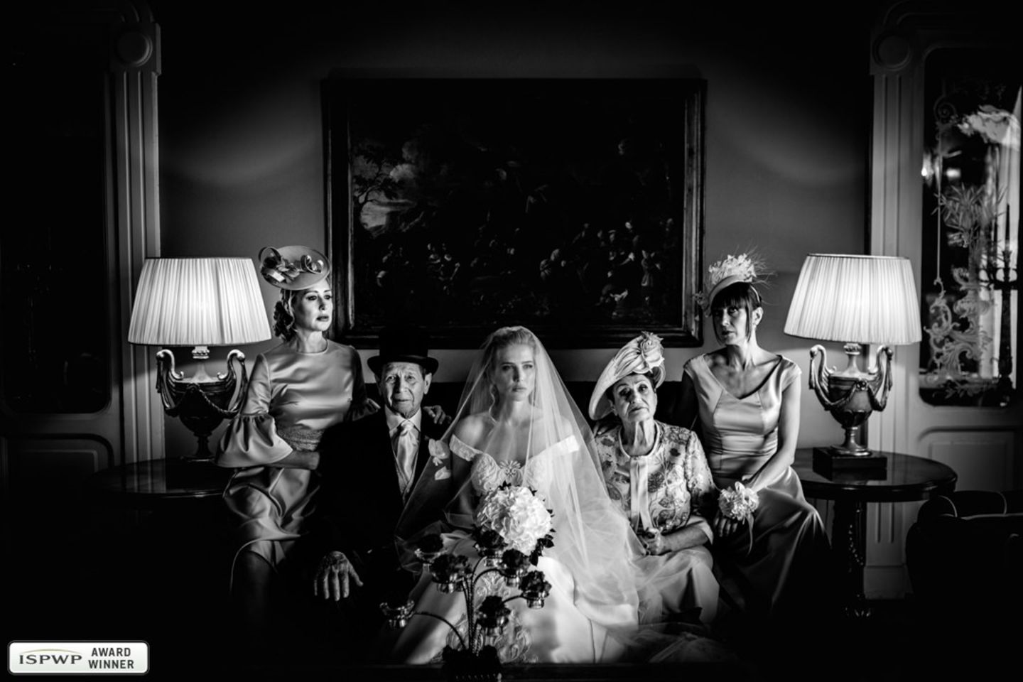 Hochzeitsfotos 2019: Die schönsten Bilder: Braut mit Eltern und Brautfungfern