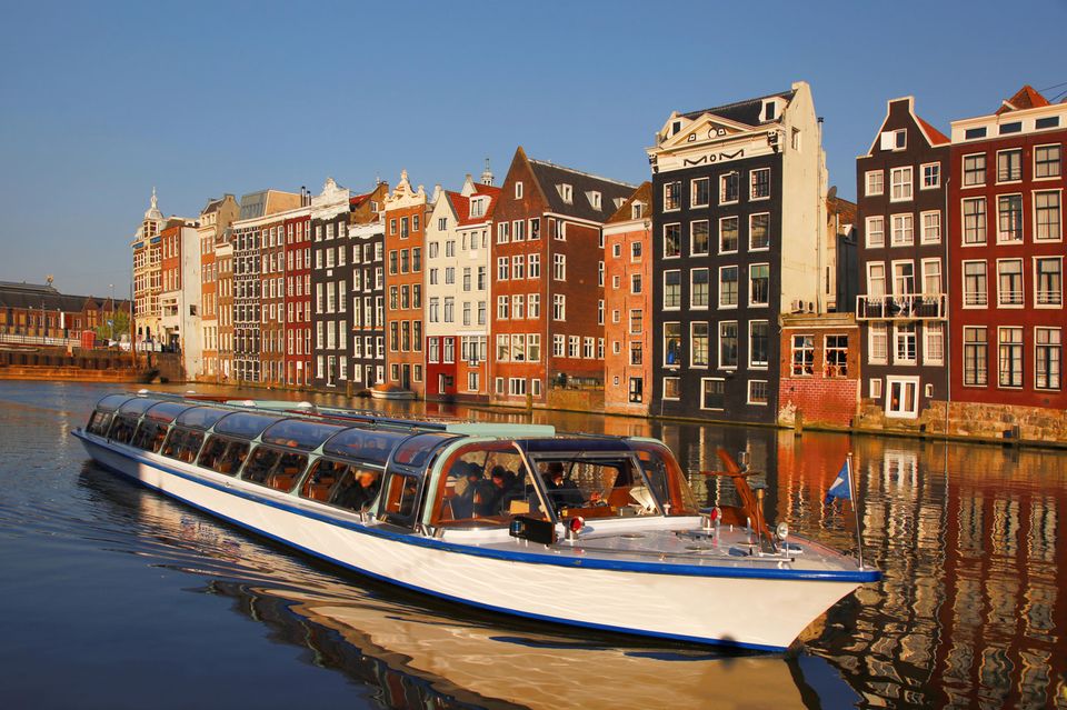 Amsterdams Sehenswürdigkeiten bei einer Kanaltour entdecken