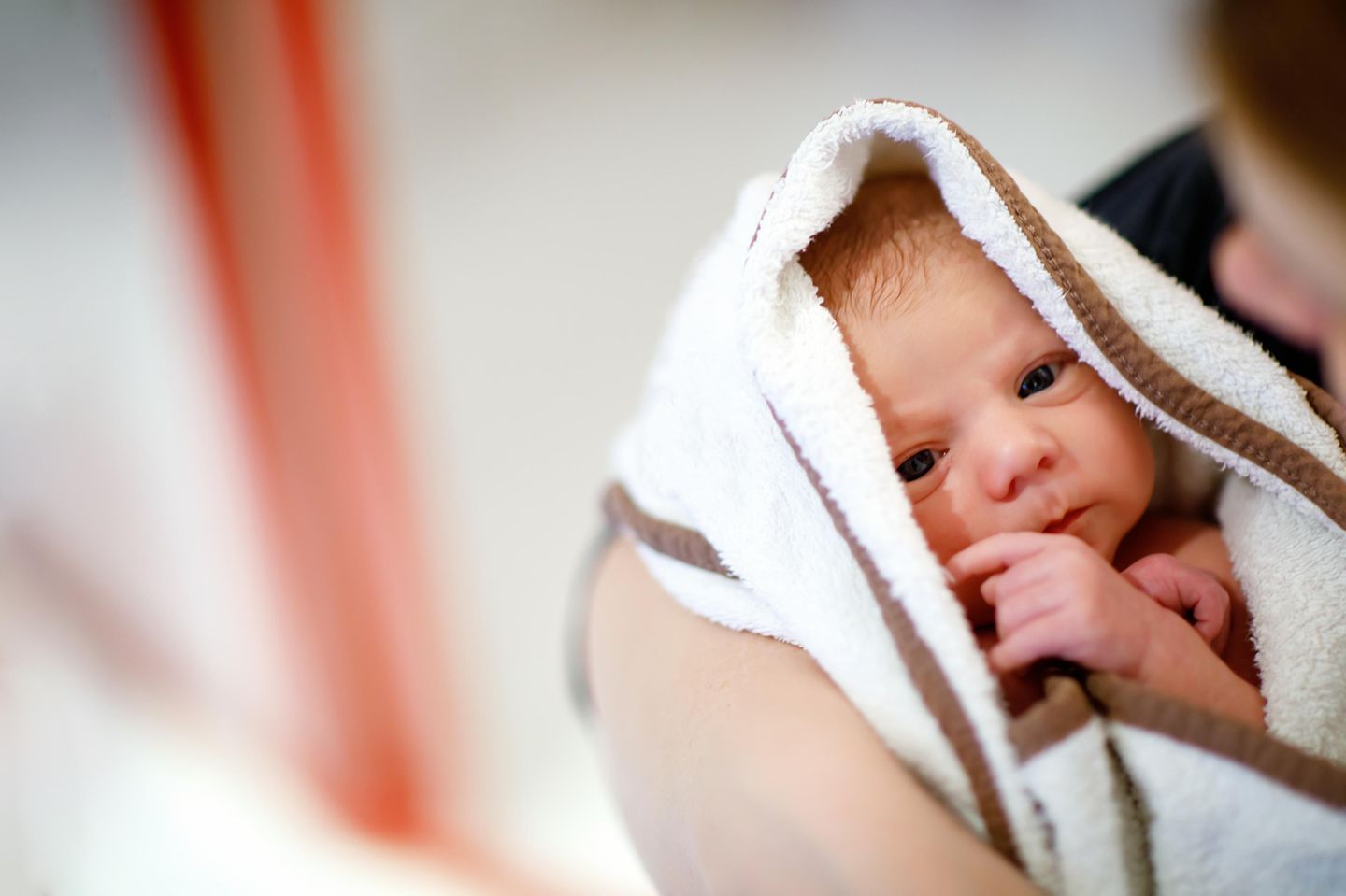 Glückshaube: Baby in Handtuch