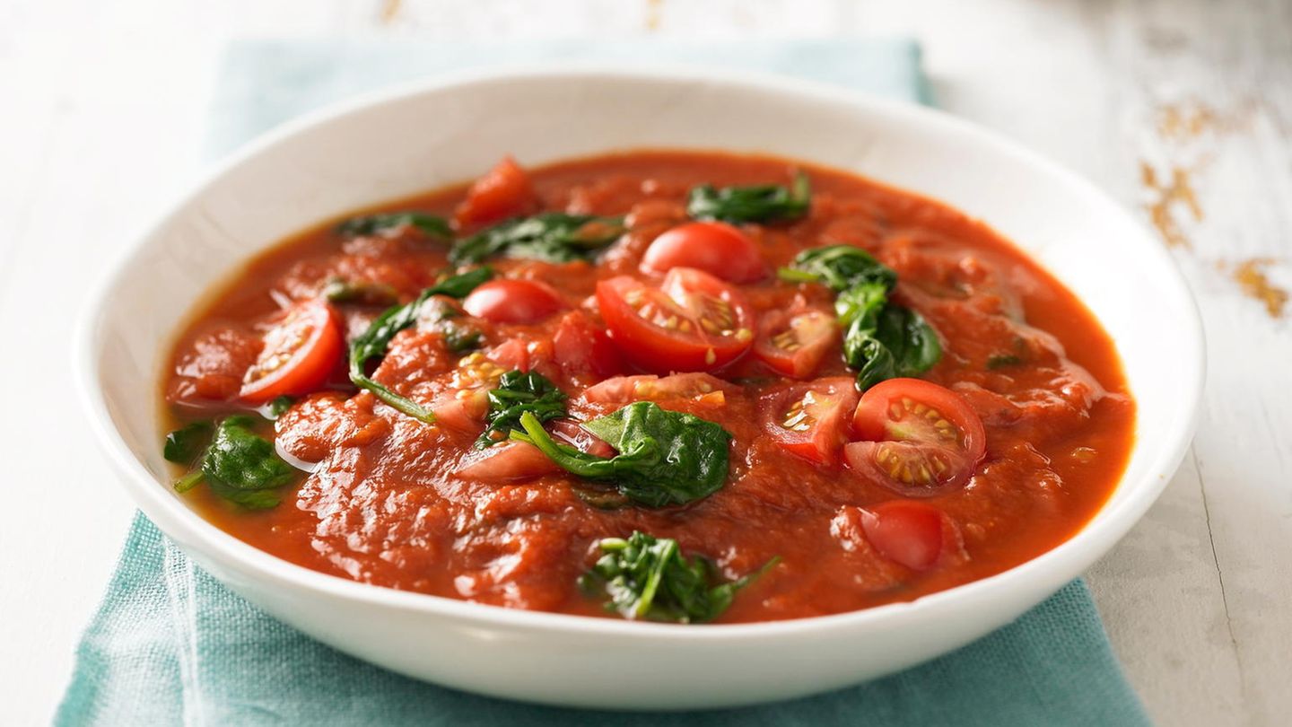 Tomaten-Basilikum-Suppe | BRIGITTE.de