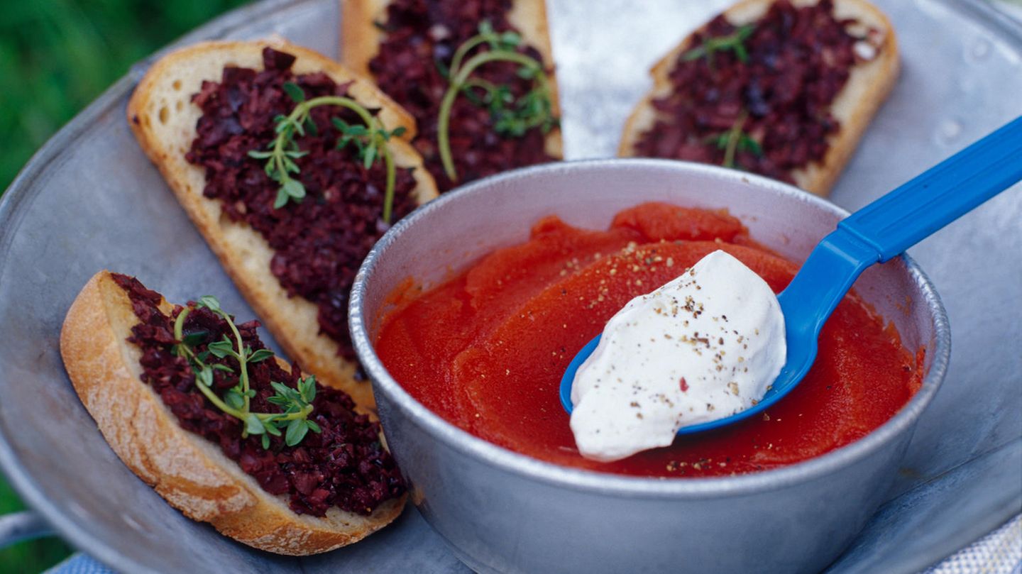 Tomatensorbet mit Oliven-Bruschetta | BRIGITTE.de