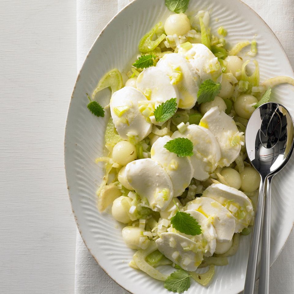 Mozzarella-Fenchel-Salat mit Melone | BRIGITTE.de