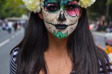 Die schönsten Karnevalskostüme: Frau mit Sugar-Skull-Kostüm