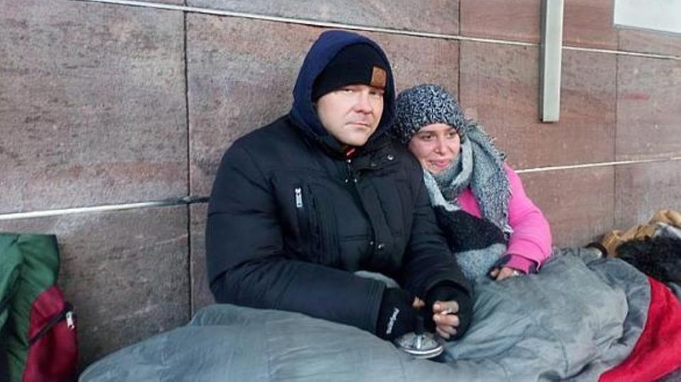 Mitten in Deutschland: Sie sind obdachlos - wegen ihres Hundes! Mitten in Deutschland: Sie sind obdachlos - wegen ihres Hundes!