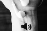 Tattoo Motive: Ein kleines Megafon-Tattoo am Handgelenk