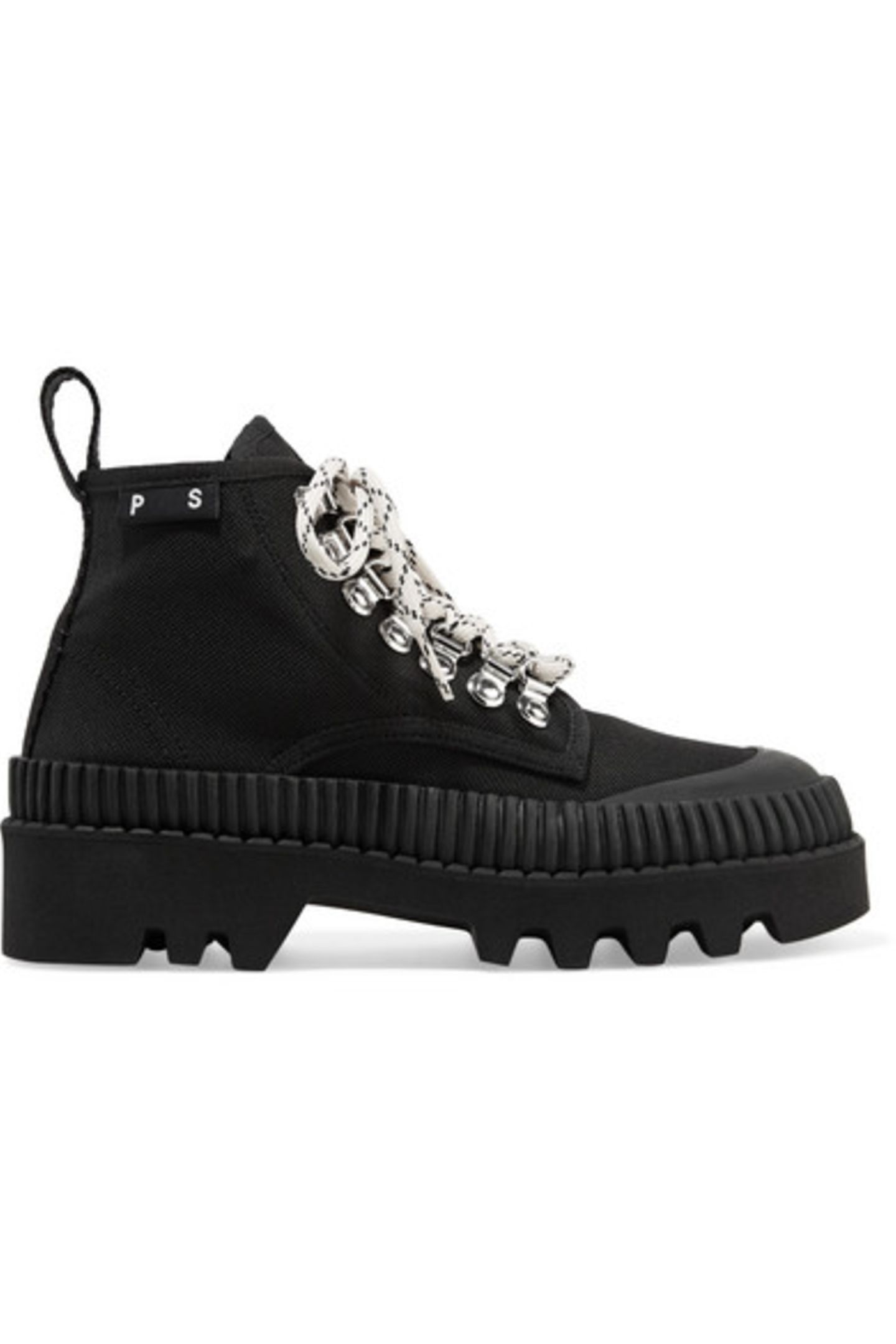 Auch dieses Jahr sind die praktischen Schuhe in Wanderschuhoptik wieder voll im Trend. Sie lassen sich je nach Geschmack unterschiedlich kombinieren: entweder gewagt und kontrastreich zum femininen Rock oder lässig zu cropped Jeans. Schwarze Modelle wie das hier von Proenza Schouler sind besonders vielseitig (ab 450€ über net-a-porter).