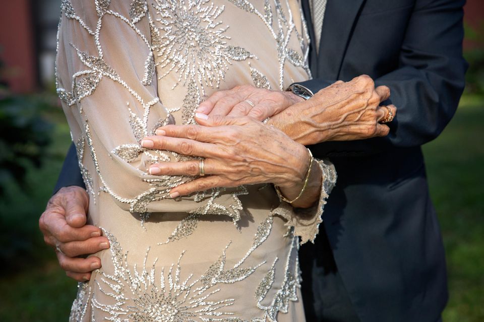 Steinerne Hochzeit Bedeutung, Sprüche und Geschenkideen BRIGITTE.de