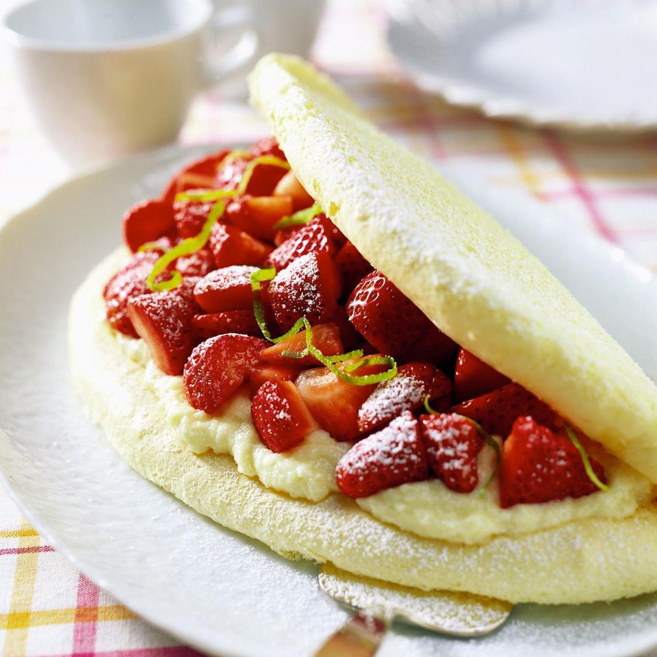 Erdbeer-Schaum-Omelett mit Grieß-Sahne