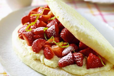 Erdbeer-Schaum-Omelett mit Grieß-Sahne
