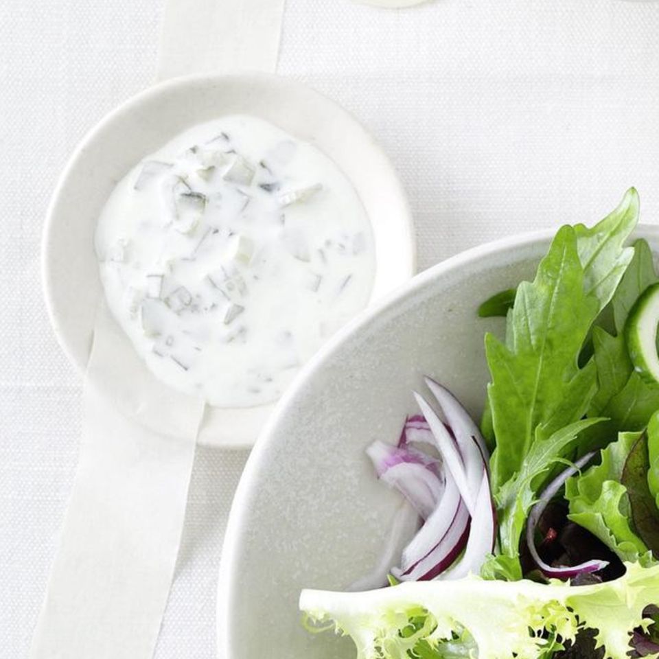 Salatmix mit Jogurt-Wasabi-Dressing