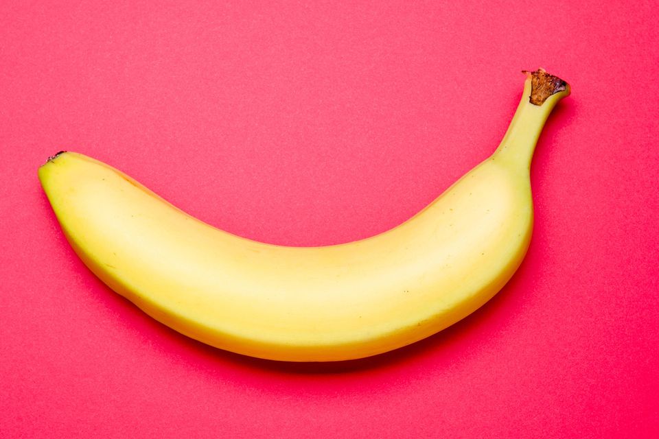 Lost Penis-Syndrom: Banane auf pinkem Hintergrund
