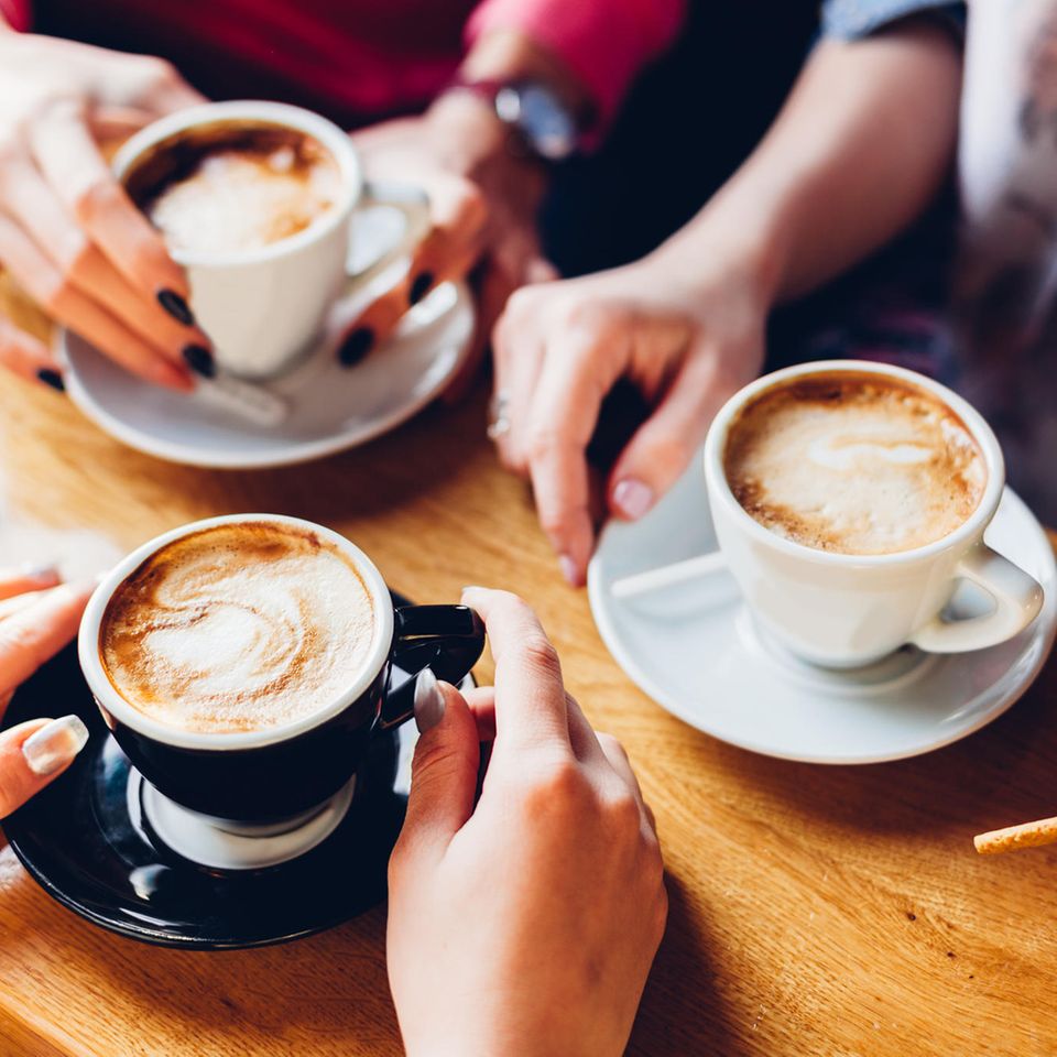 Kraftquellen der Redaktion: Frauen beim Kaffeetrinken