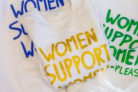 Verlosung zum Weltfrauentag: "Women support women, please!"-Pullover