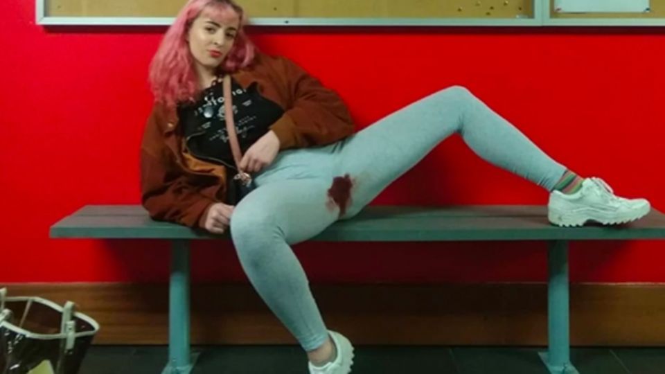 Periode: So eindrücklich protestiert sie gegen teure Tampons
