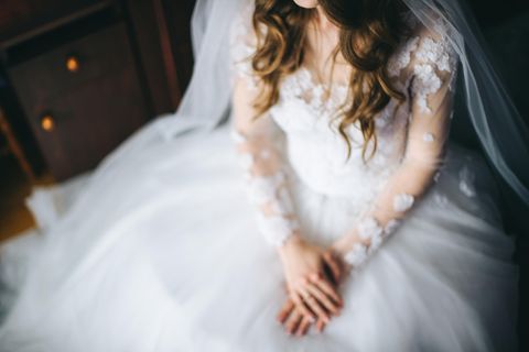 Brautkleid: Frau im Hochzeitskleid